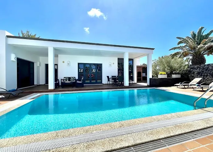 Villa A With Private Pool, Beachfront, Ac, Wifi, Bbq In Playa Blanca