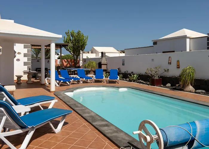 Utopia, 4 Bedroom Villa For Families With Heated Pool Close To Old Town