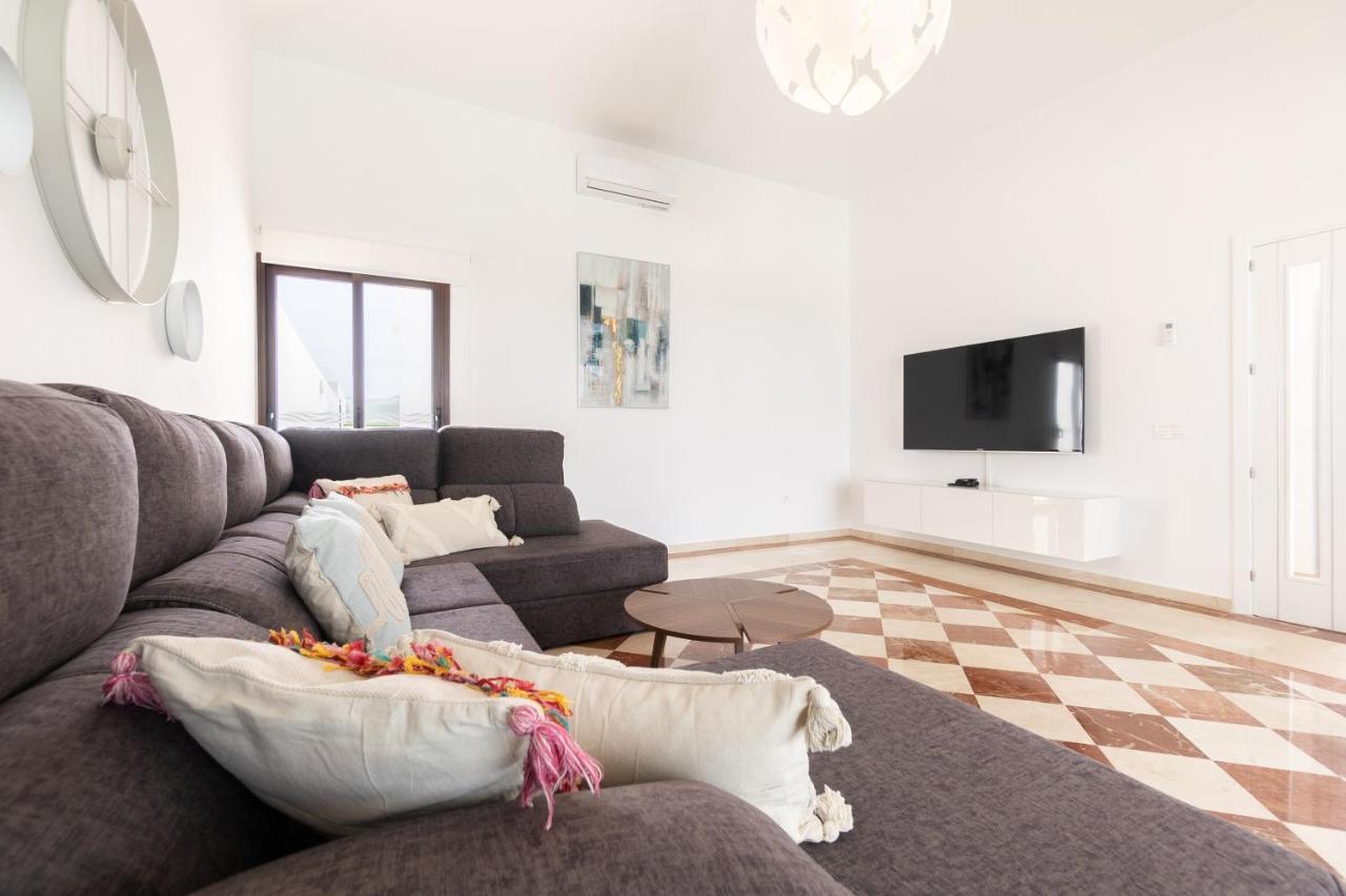 Sea Breeze Callao Villa *