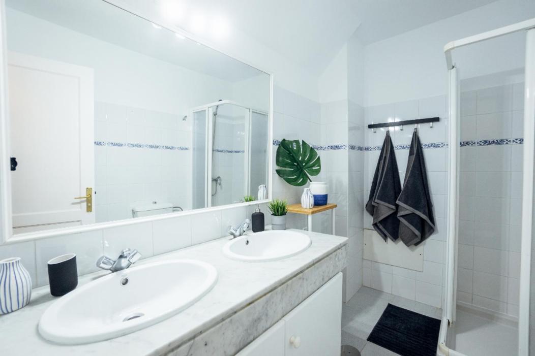 Location In A Great Complex With 300mbps Internet *