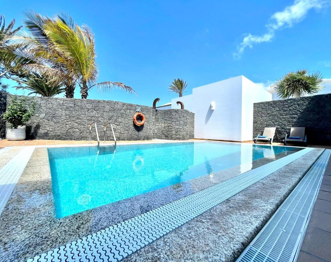 Villa A With Private Pool, Beachfront, Ac, Wifi, Bbq In Playa Blanca