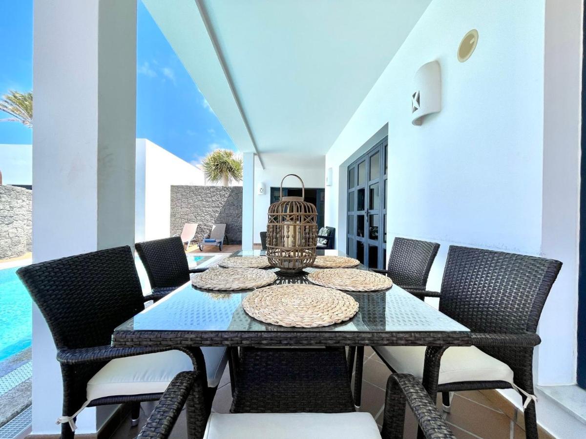 A With Private Pool, Beachfront, Ac, Wifi, Bbq In Playa Blanca Villa