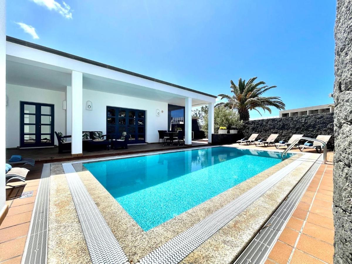 Villa A With Private Pool, Beachfront, Ac, Wifi, Bbq In Playa Blanca *