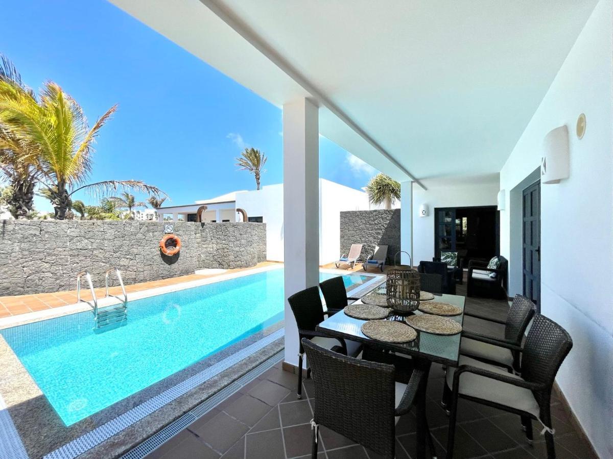 A With Private Pool, Beachfront, Ac, Wifi, Bbq In Playa Blanca * Playa Blanca (Lanzarote)