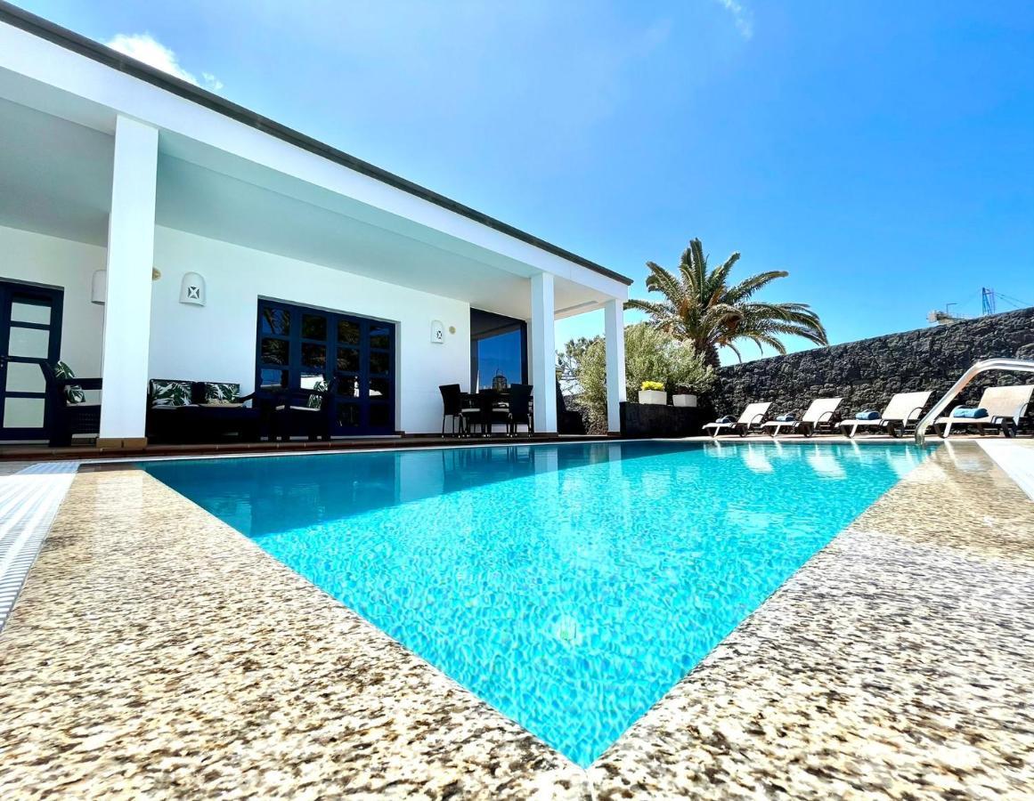 Villa A With Private Pool, Beachfront, Ac, Wifi, Bbq In Playa Blanca Playa Blanca (Lanzarote)