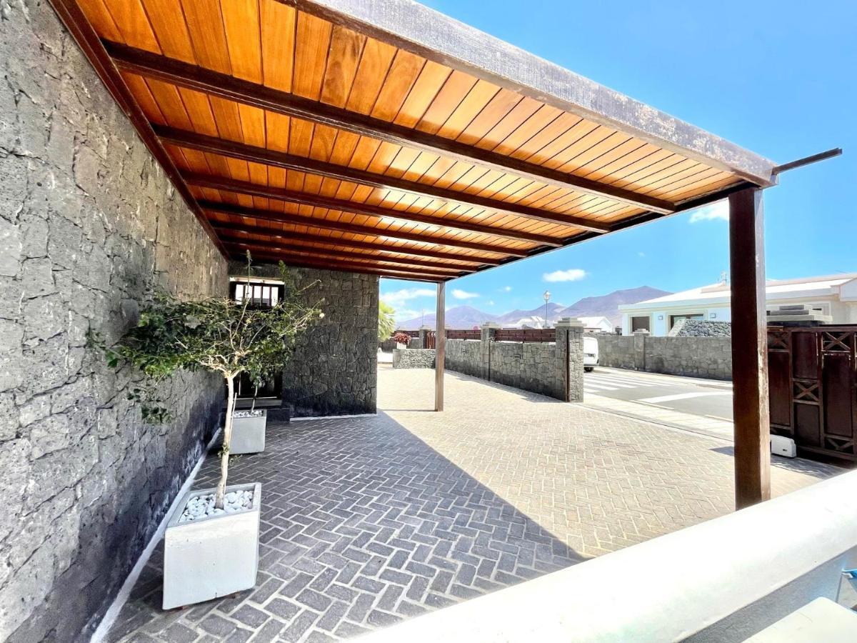 A With Private Pool, Beachfront, Ac, Wifi, Bbq In Playa Blanca *