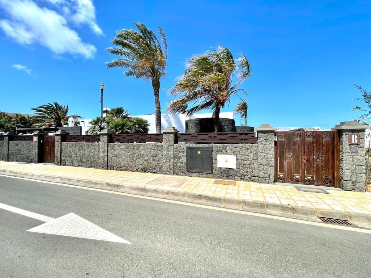 A With Private Pool, Beachfront, Ac, Wifi, Bbq In Playa Blanca * Playa Blanca (Lanzarote)