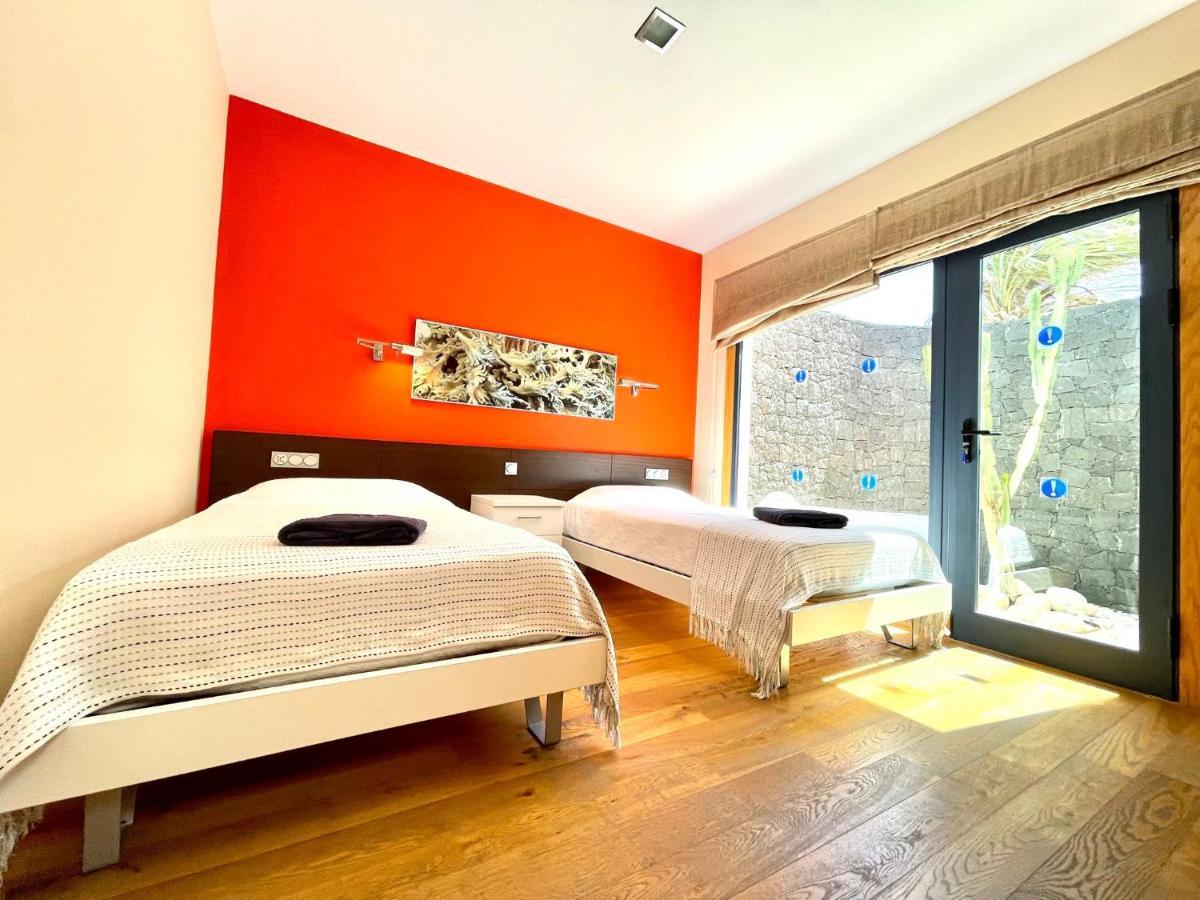 A With Private Pool, Beachfront, Ac, Wifi, Bbq In Playa Blanca *