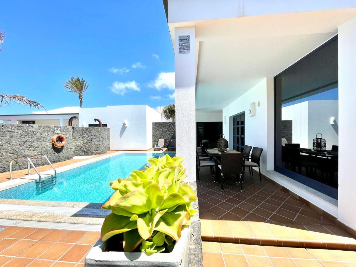 A With Private Pool, Beachfront, Ac, Wifi, Bbq In Playa Blanca Playa Blanca (Lanzarote)