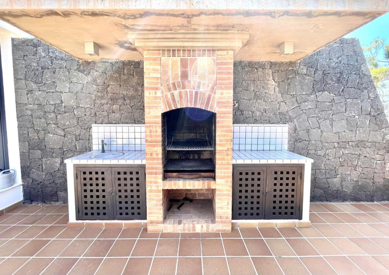 Villa A With Private Pool, Beachfront, Ac, Wifi, Bbq In Playa Blanca Playa Blanca (Lanzarote)