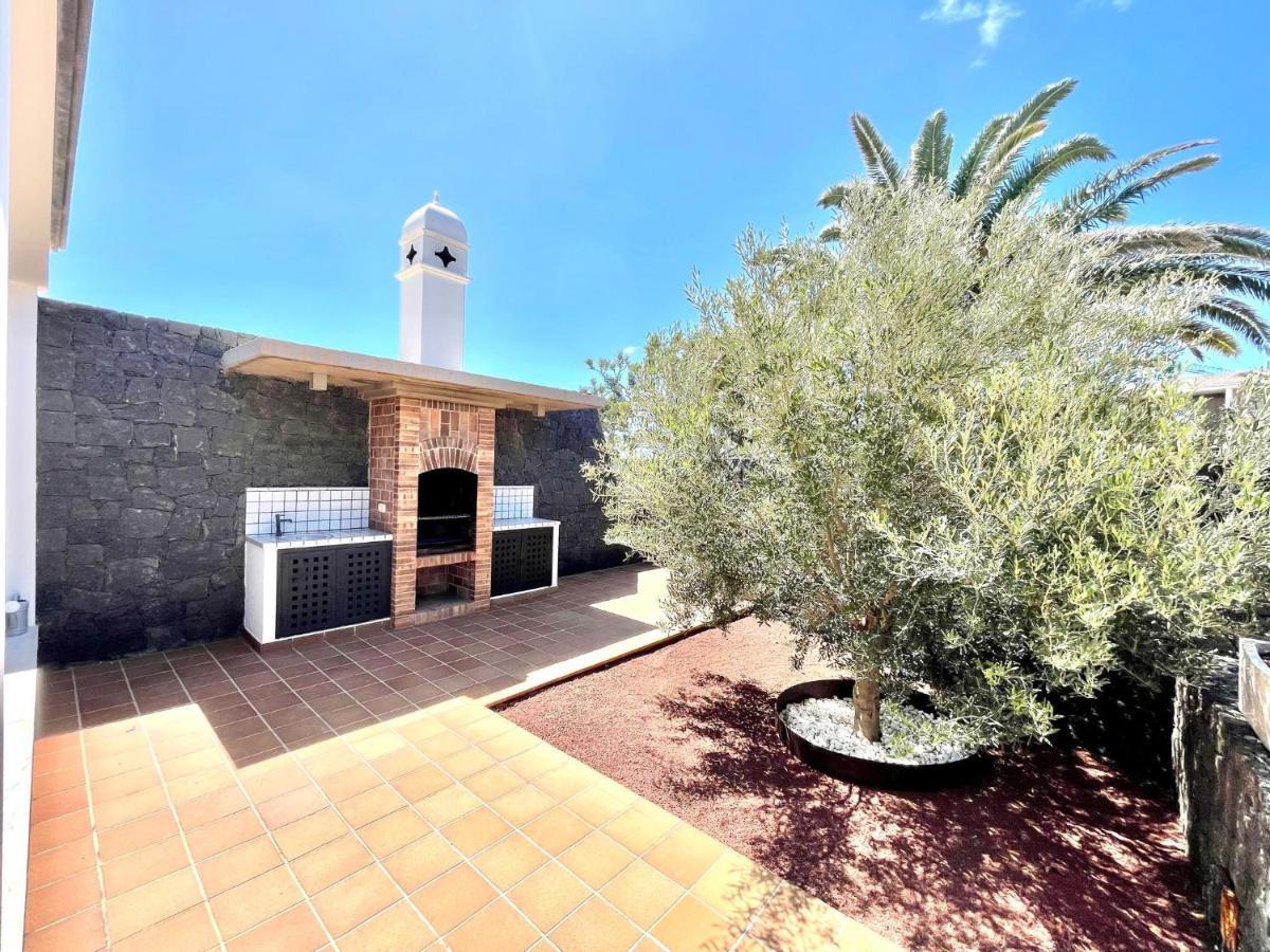 Villa A With Private Pool, Beachfront, Ac, Wifi, Bbq In Playa Blanca