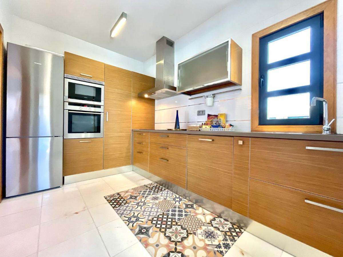 A With Private Pool, Beachfront, Ac, Wifi, Bbq In Playa Blanca Playa Blanca (Lanzarote)