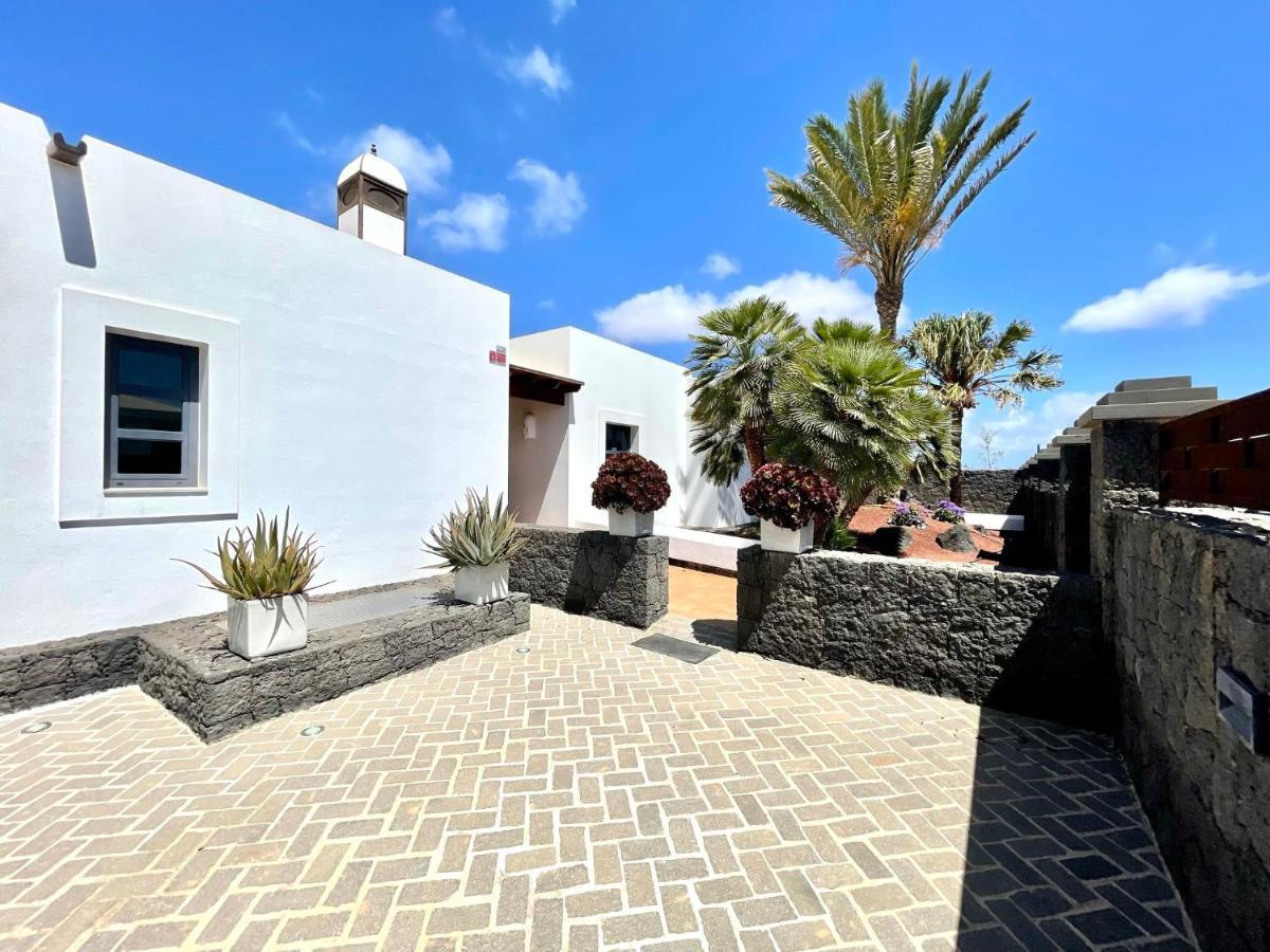 A With Private Pool, Beachfront, Ac, Wifi, Bbq In Playa Blanca * Playa Blanca (Lanzarote)