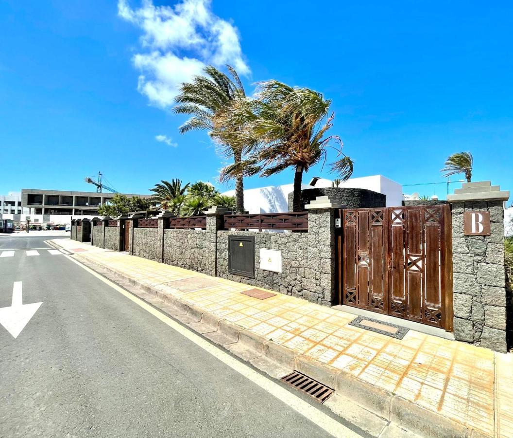 A With Private Pool, Beachfront, Ac, Wifi, Bbq In Playa Blanca *