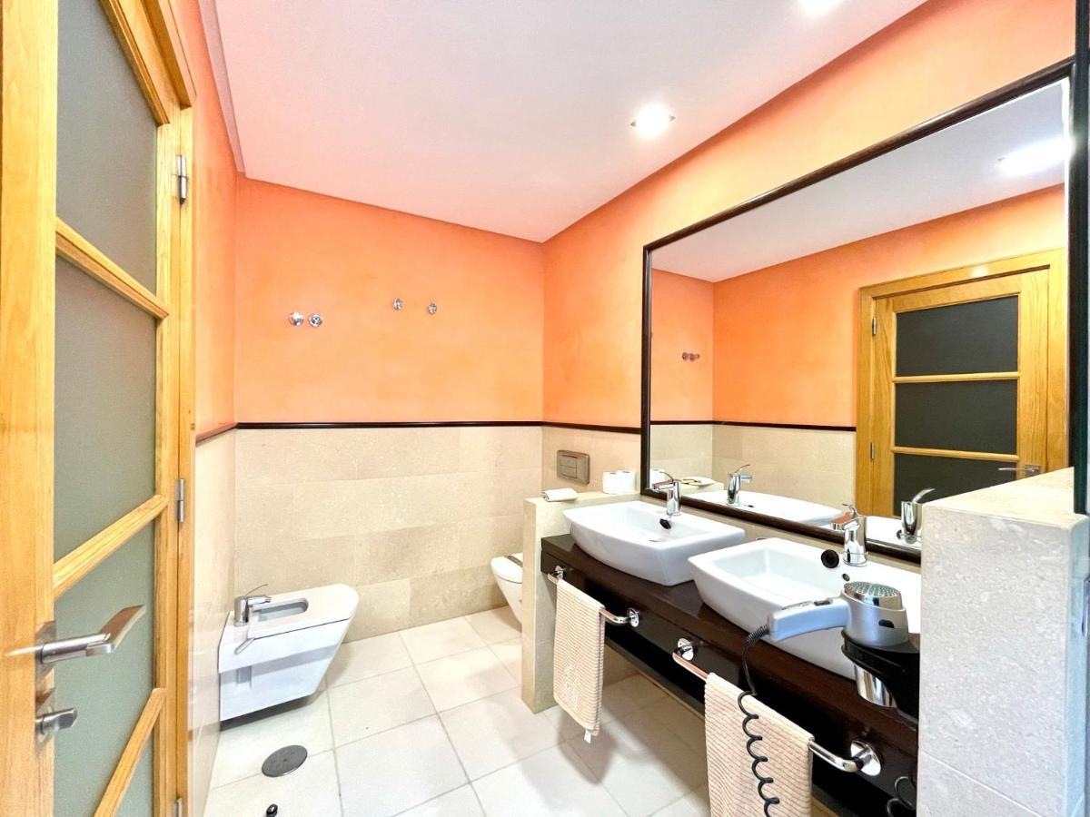 A With Private Pool, Beachfront, Ac, Wifi, Bbq In Playa Blanca *