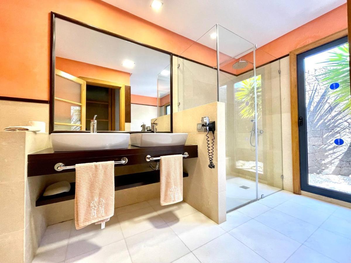 Villa A With Private Pool, Beachfront, Ac, Wifi, Bbq In Playa Blanca *