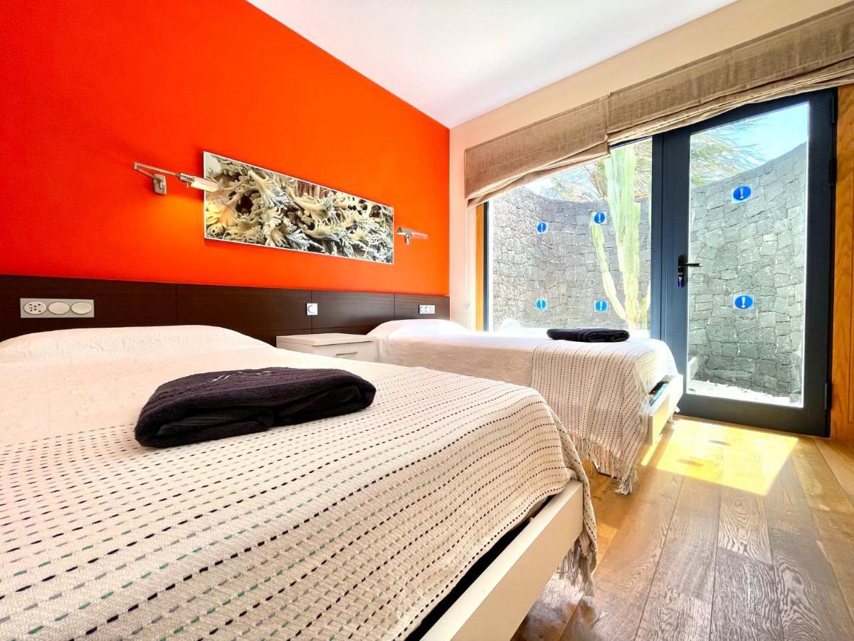 A With Private Pool, Beachfront, Ac, Wifi, Bbq In Playa Blanca Villa Playa Blanca (Lanzarote)