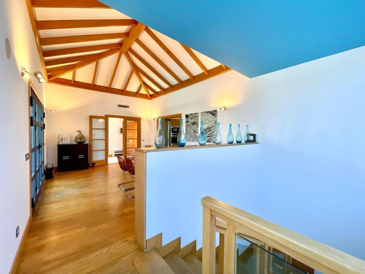 A With Private Pool, Beachfront, Ac, Wifi, Bbq In Playa Blanca Villa