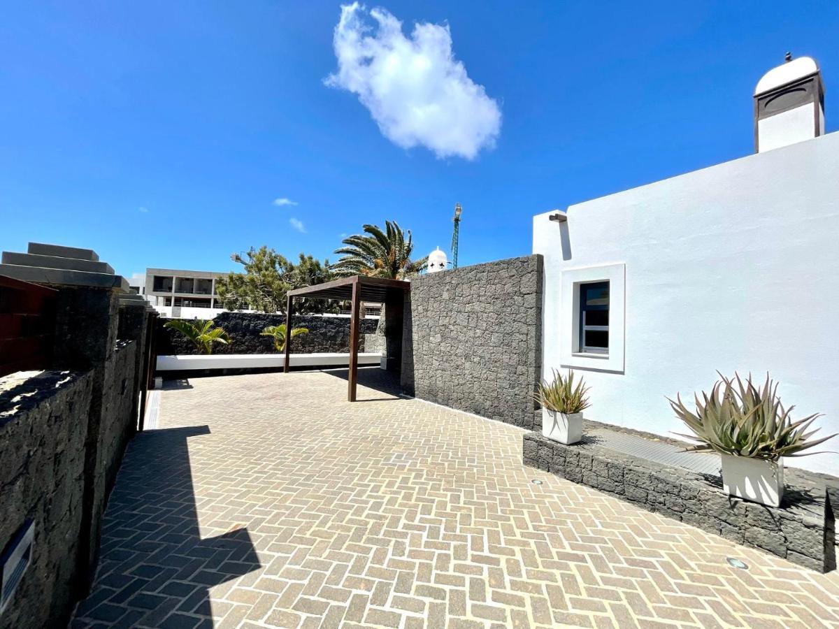 A With Private Pool, Beachfront, Ac, Wifi, Bbq In Playa Blanca *