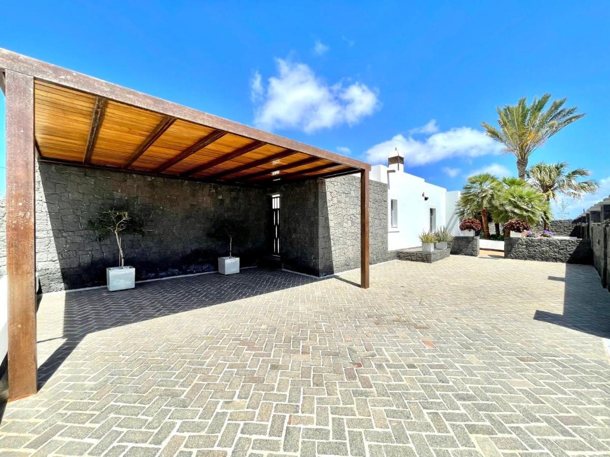 A With Private Pool, Beachfront, Ac, Wifi, Bbq In Playa Blanca * Playa Blanca (Lanzarote)