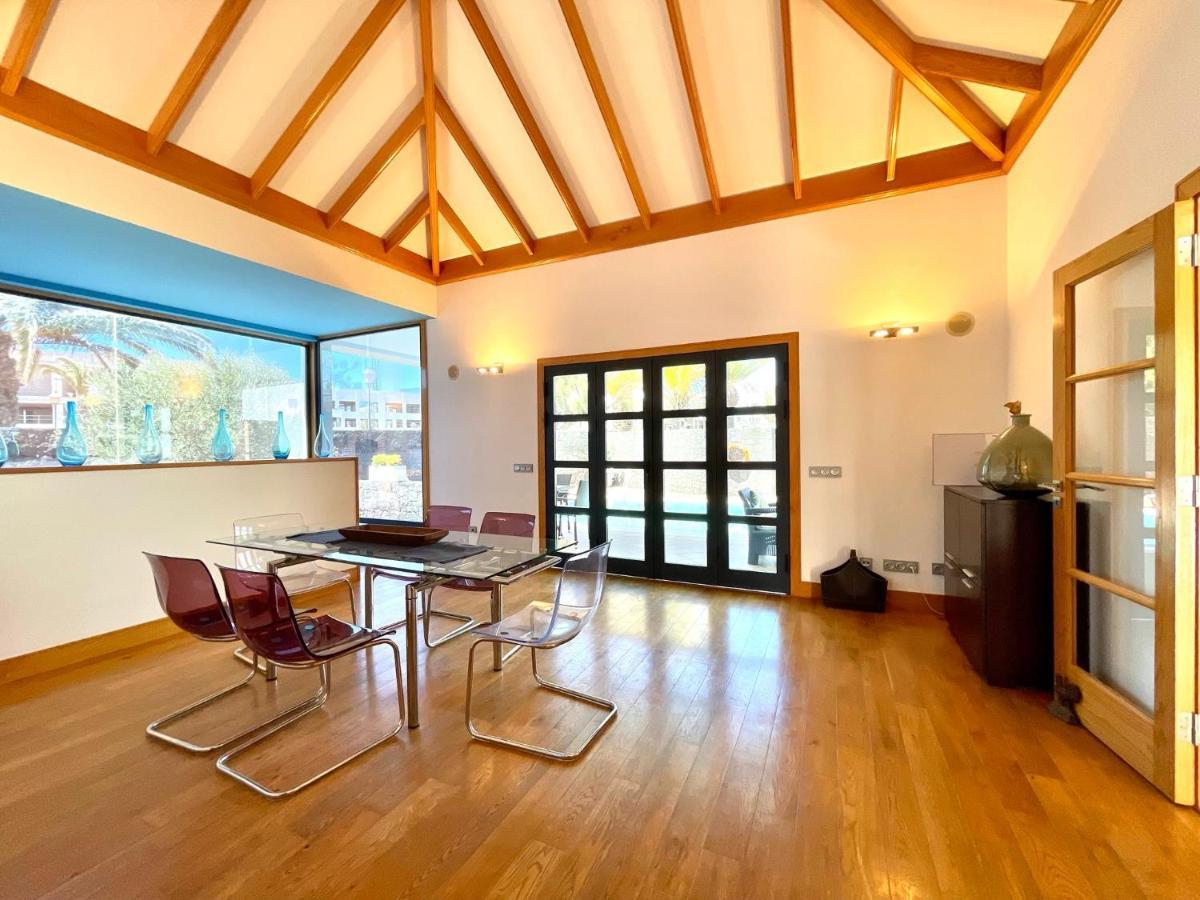 A With Private Pool, Beachfront, Ac, Wifi, Bbq In Playa Blanca Villa *