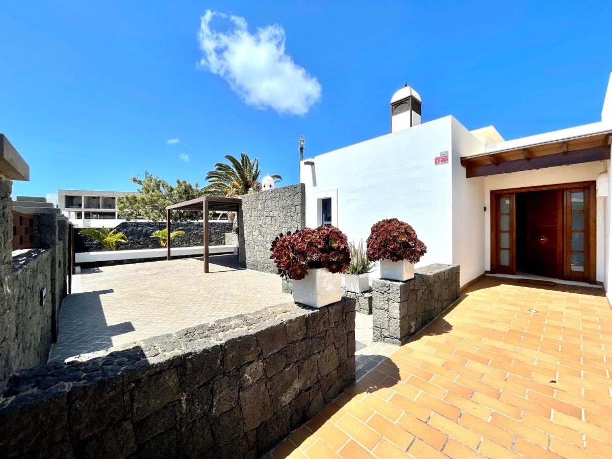 A With Private Pool, Beachfront, Ac, Wifi, Bbq In Playa Blanca Villa *
