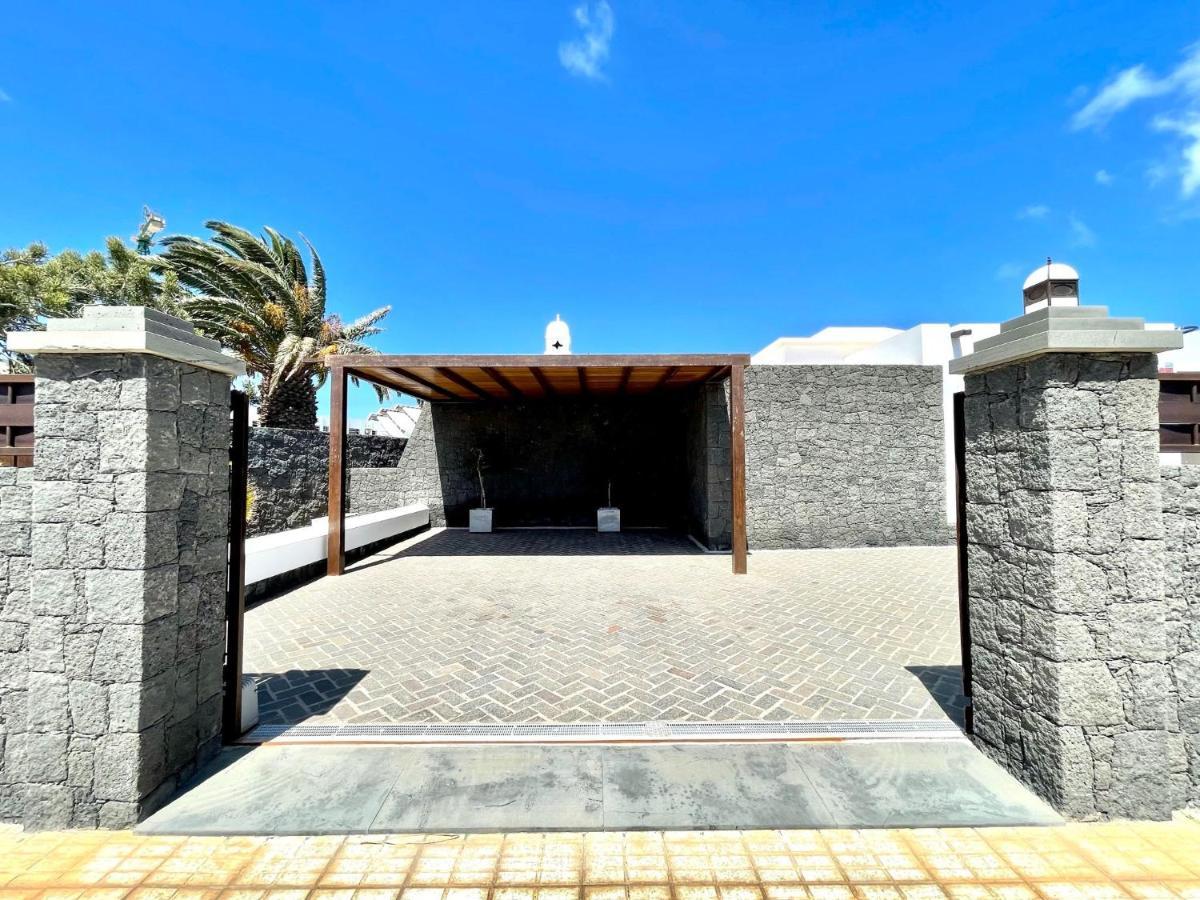 A With Private Pool, Beachfront, Ac, Wifi, Bbq In Playa Blanca *