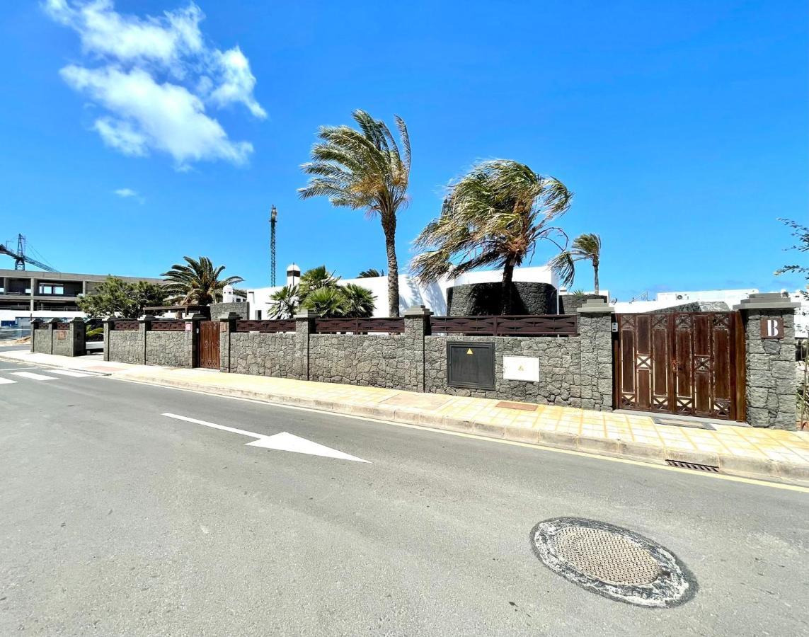 A With Private Pool, Beachfront, Ac, Wifi, Bbq In Playa Blanca Villa Playa Blanca (Lanzarote)