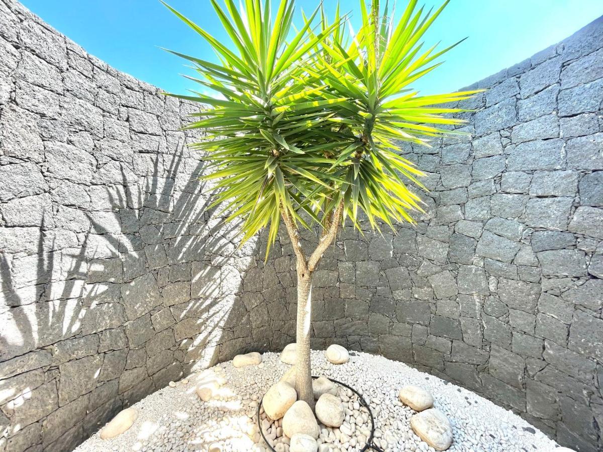 A With Private Pool, Beachfront, Ac, Wifi, Bbq In Playa Blanca Villa *