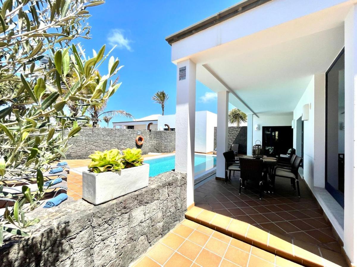 Villa A With Private Pool, Beachfront, Ac, Wifi, Bbq In Playa Blanca