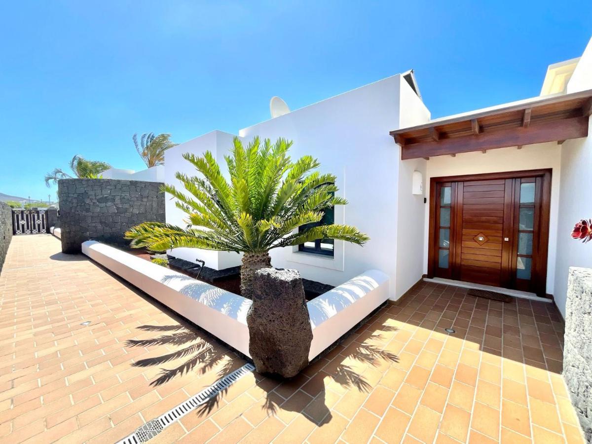 Villa A With Private Pool, Beachfront, Ac, Wifi, Bbq In Playa Blanca