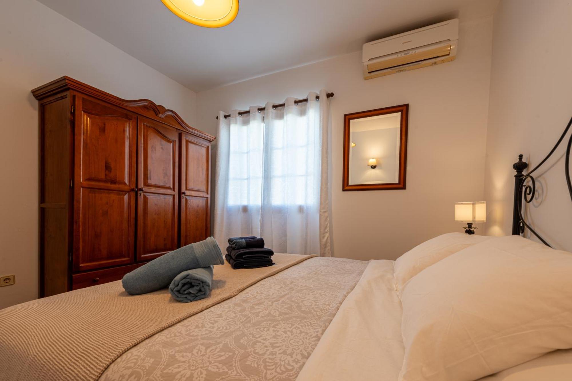 Utopia, 4 Bedroom For Families With Heated Pool Close To Old Town *