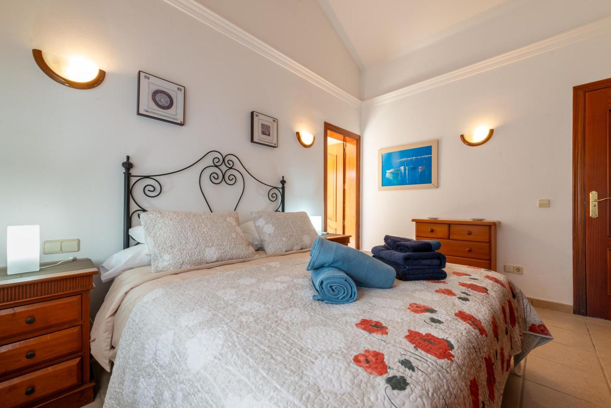 Utopia, 4 Bedroom For Families With Heated Pool Close To Old Town Villa *