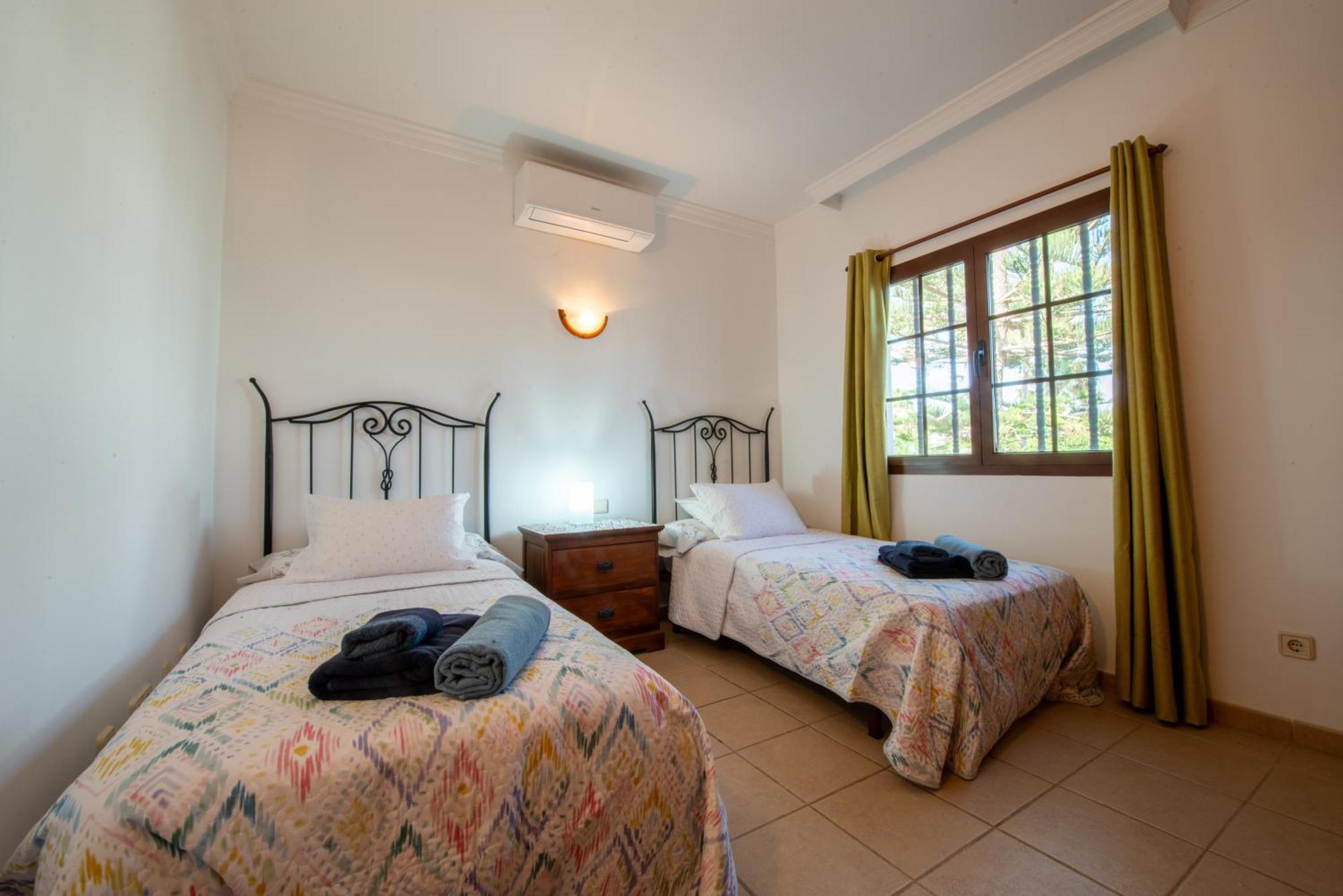 Villa Utopia, 4 Bedroom For Families With Heated Pool Close To Old Town *