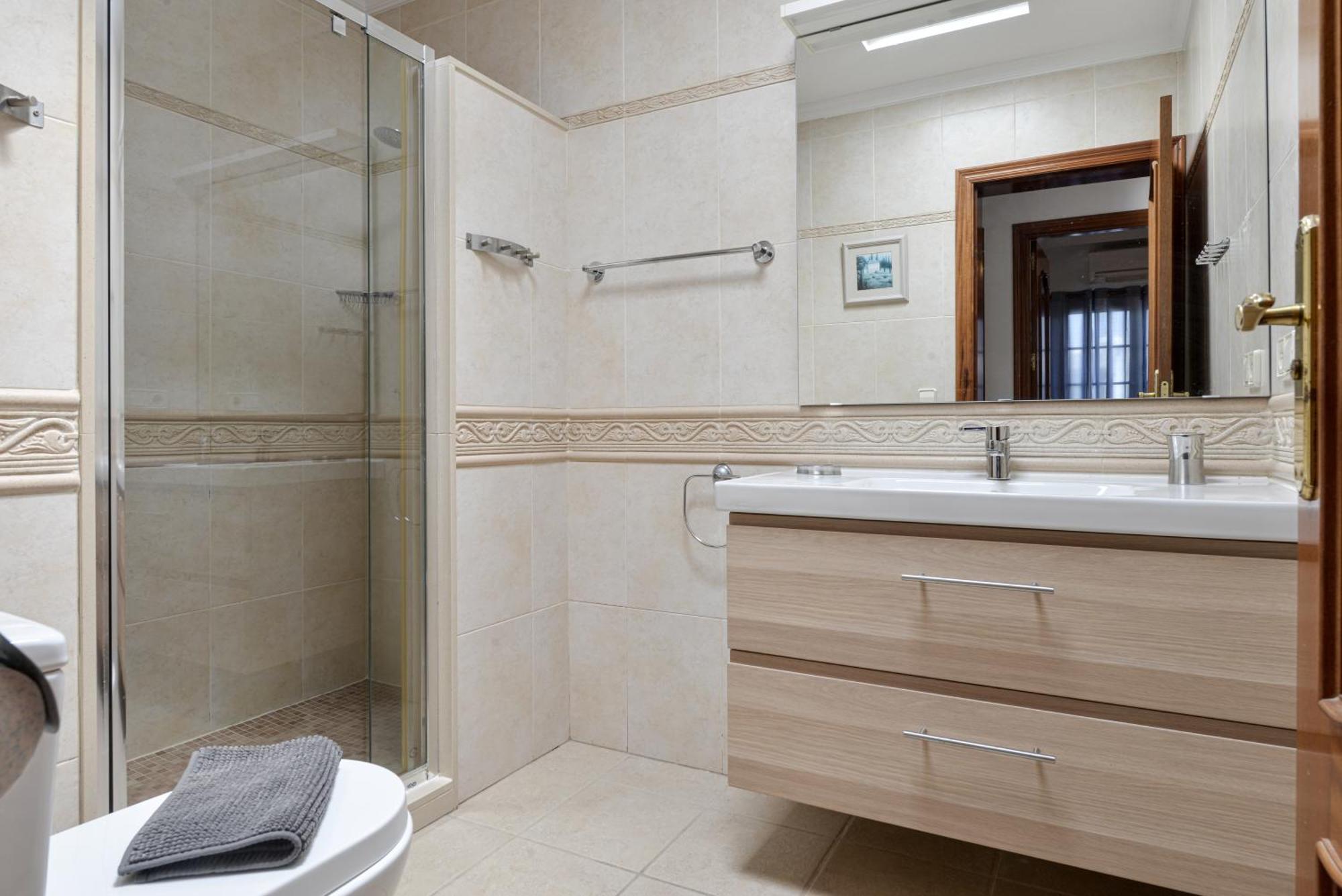 Villa Utopia, 4 Bedroom For Families With Heated Pool Close To Old Town *