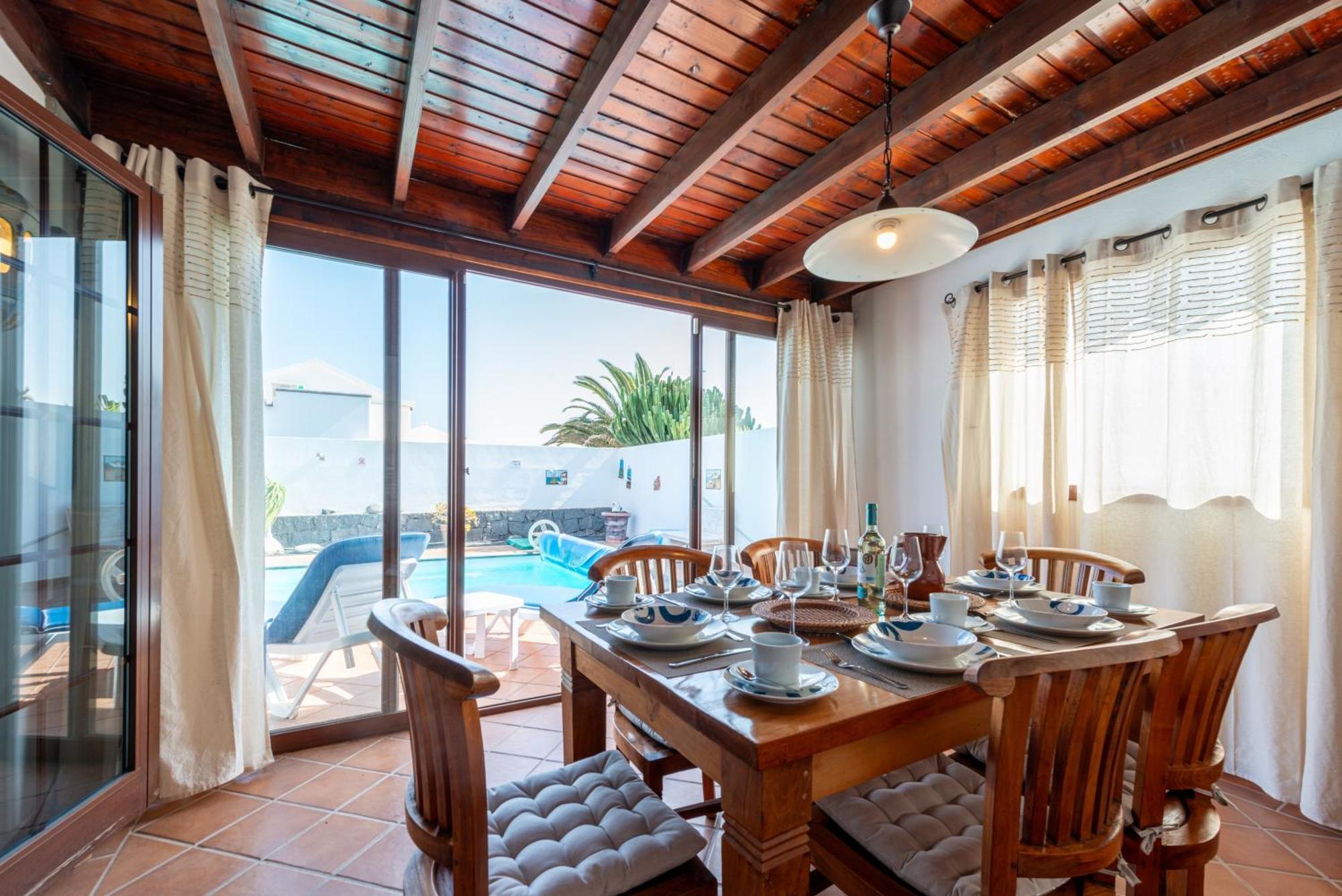 Villa Utopia, 4 Bedroom For Families With Heated Pool Close To Old Town