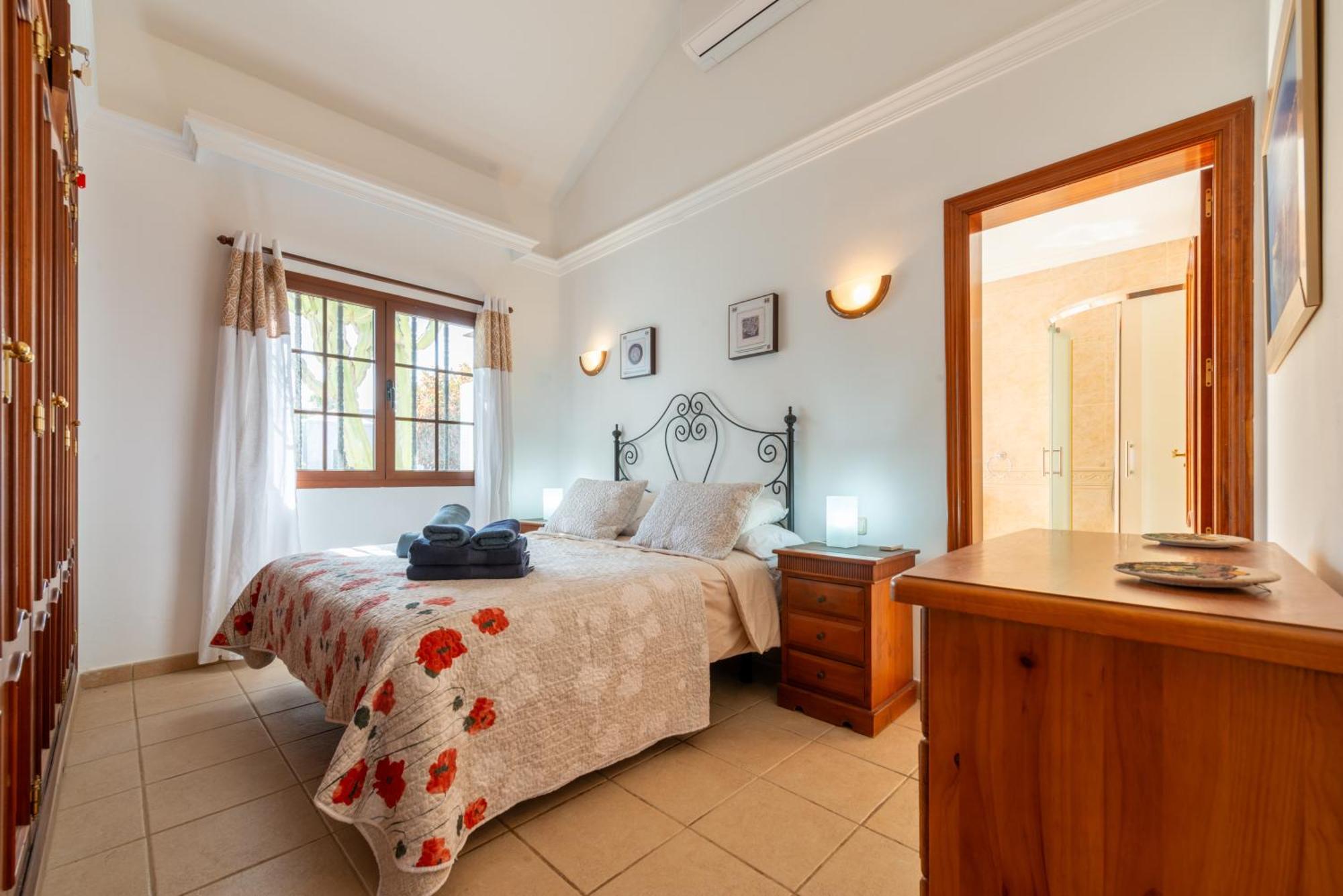 Utopia, 4 Bedroom For Families With Heated Pool Close To Old Town