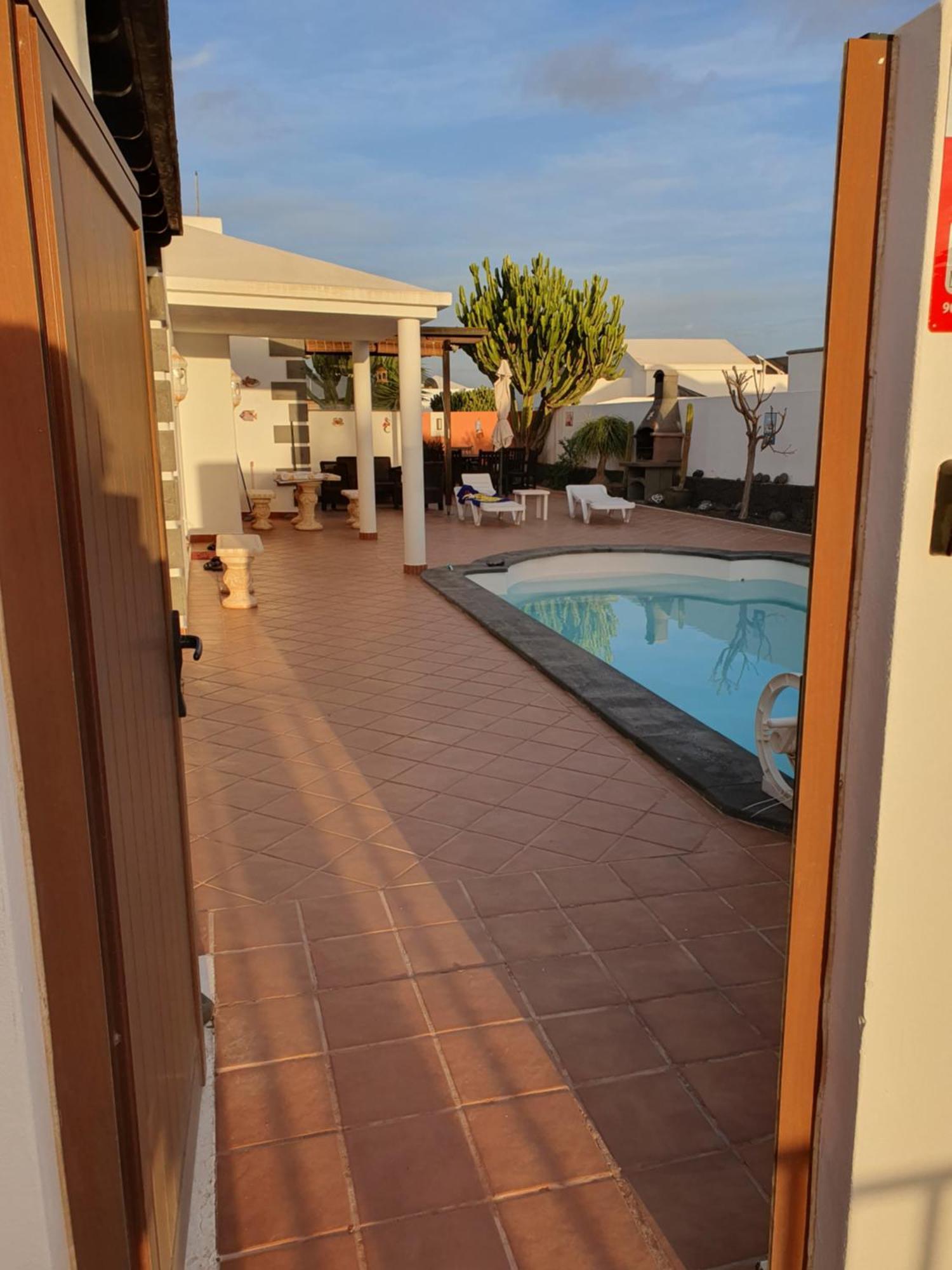 Villa Utopia, 4 Bedroom For Families With Heated Pool Close To Old Town Playa Blanca (Lanzarote)