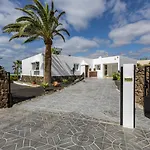 Villa Bianca - sol, lava y mar