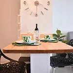 Holyhome Apartment 208