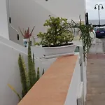 Respira el mar desde tu terraza y siéntete en paz.