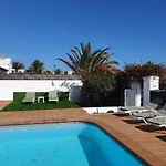 Fun Family Villa-Crazy Golf Course-Heated Pool-Cocktail Bar-Jacuzzi-Games Room-Wifi &Uk Tv