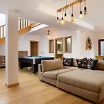 Villa Peaky
