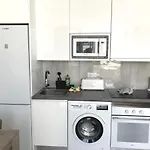 Air-Conditioned 2 Bedroom Poolside Apt - Free Wifi