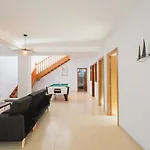 Stylish 6 Bedroom Villa Princesa - Hot Tub - Heated Pool - Near Beach & Waterparks