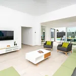 Villa La Nueva By Villa Plus