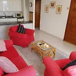 Tabaybas E31, Central Two Bed
