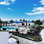 Calypso, Apartamento Completo Con Vistas Al Mar Y A La Piscina En Costa Teguise