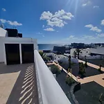 2 Bedroom Top Floor Apartment Close To Beach