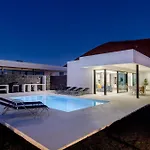 Villa Ainara